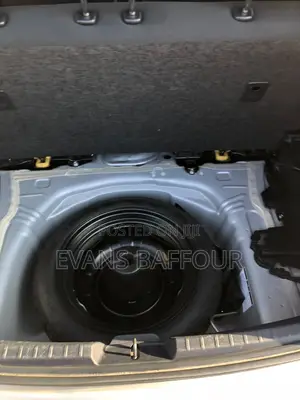 Toyota Vitz 1.0 FWD 5dr 2013 Silver