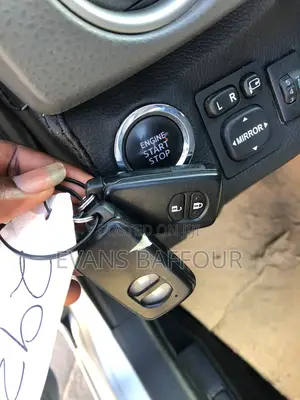 Toyota Vitz 1.0 FWD 5dr 2013 Silver