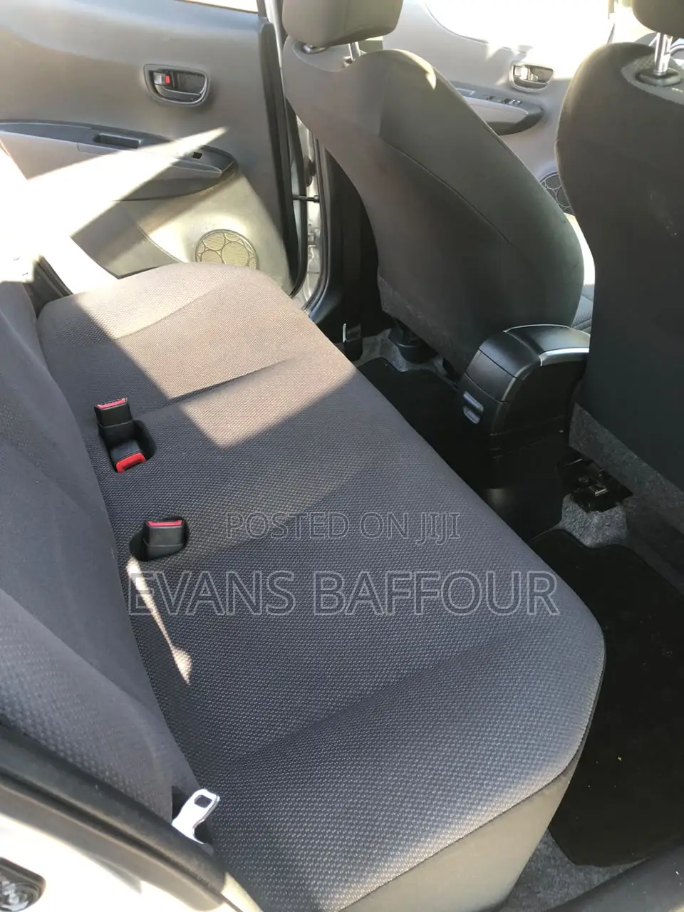 Toyota Vitz 1.0 FWD 5dr 2013 Silver