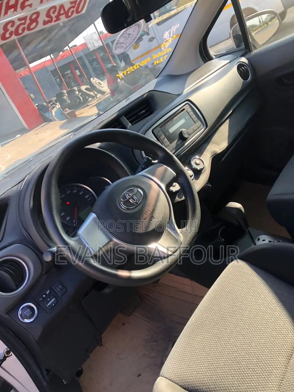 Toyota Vitz 1.0 FWD 5dr 2013 Silver