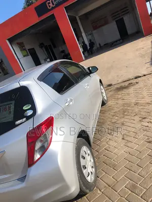 Toyota Vitz 1.0 FWD 5dr 2013 Silver