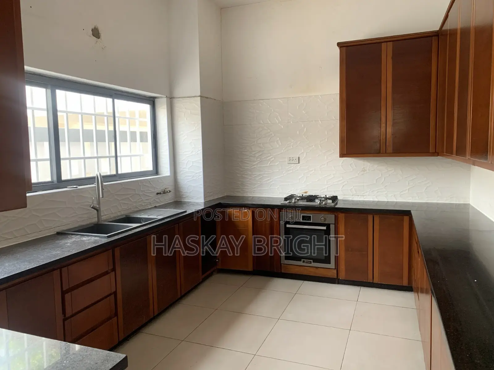 5bdrm House in North Ridge for rent