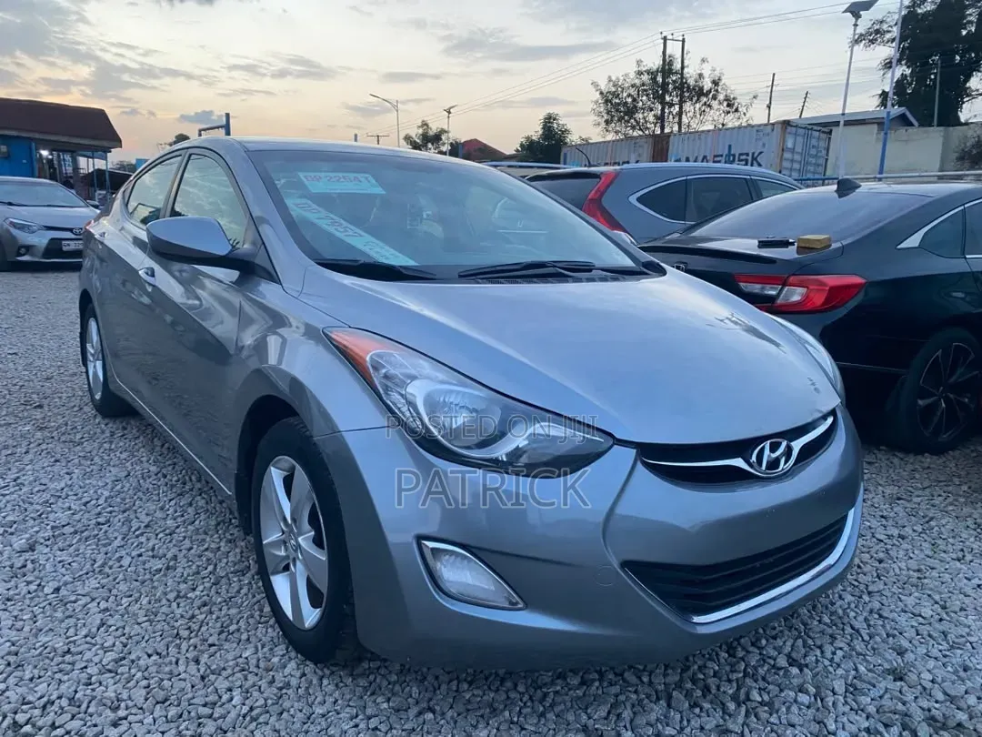 Hyundai Elantra Limited Sedan FWD (1.8L 4cyl 6A) 2013 Gray