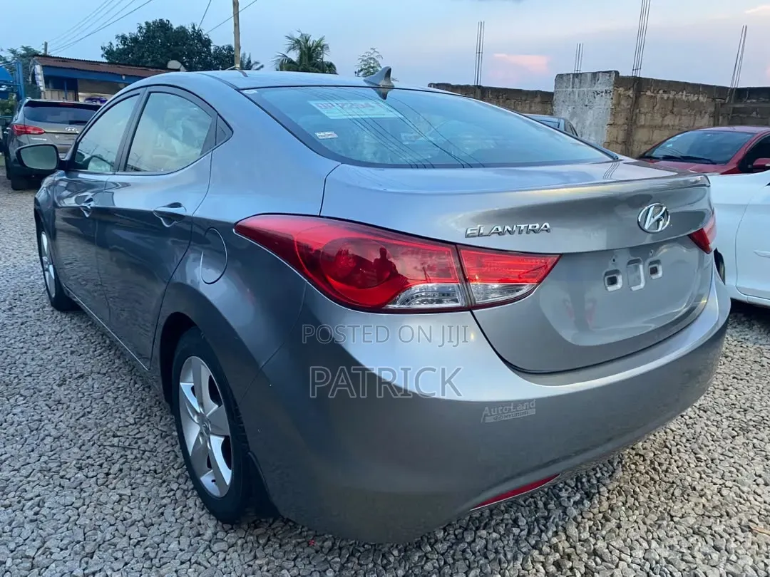Hyundai Elantra Limited Sedan FWD (1.8L 4cyl 6A) 2013 Gray
