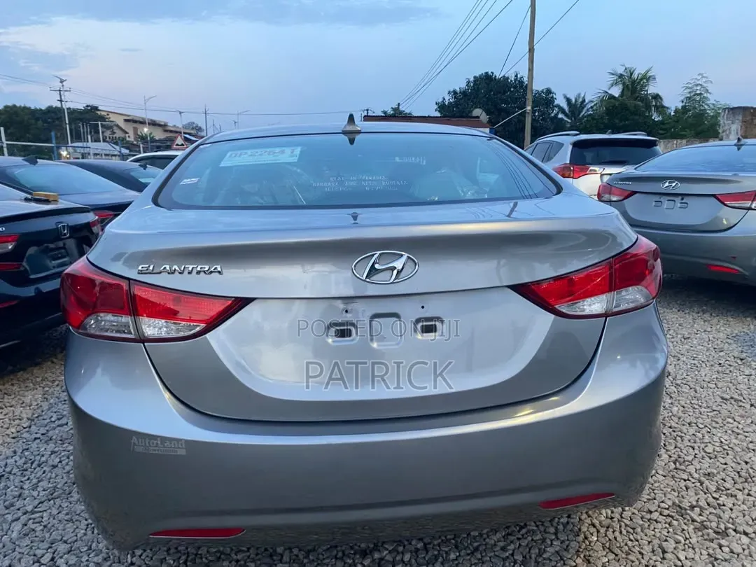 Hyundai Elantra Limited Sedan FWD (1.8L 4cyl 6A) 2013 Gray