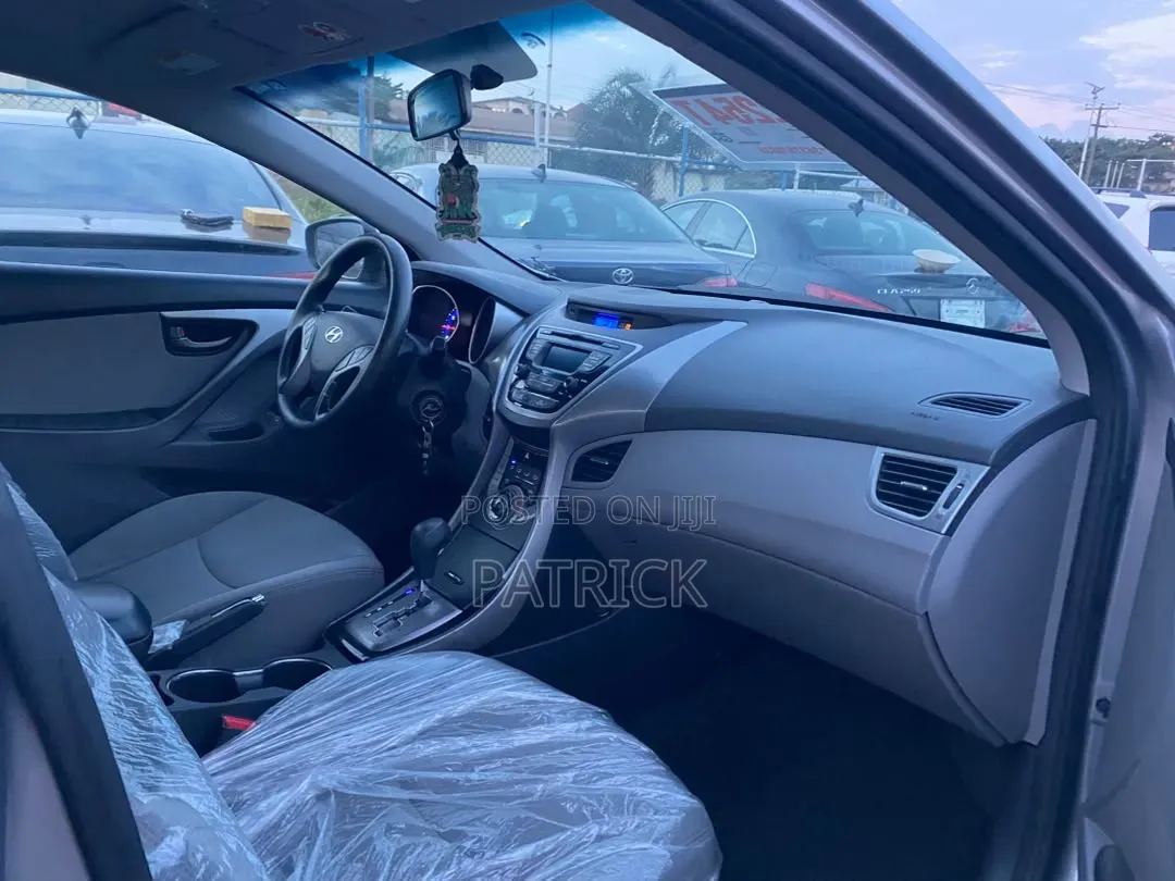 Hyundai Elantra Limited Sedan FWD (1.8L 4cyl 6A) 2013 Gray