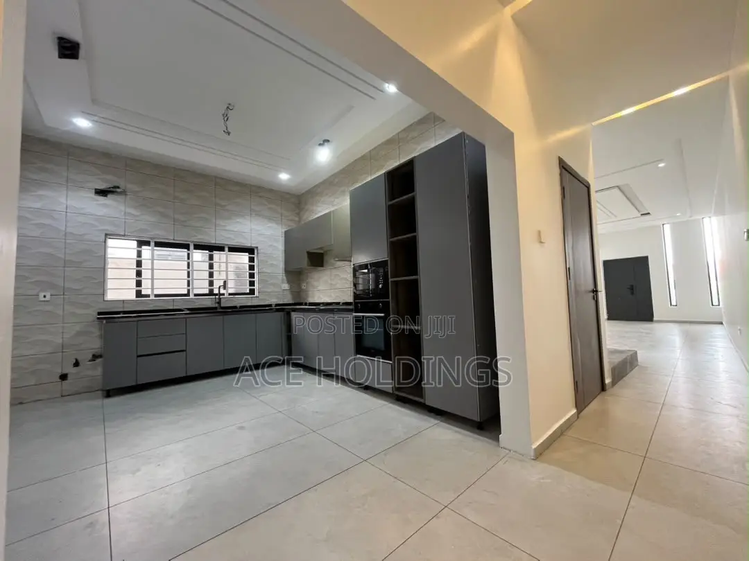 3bdrm Townhouse / Terrace in Adjiringanor, East Legon for rent