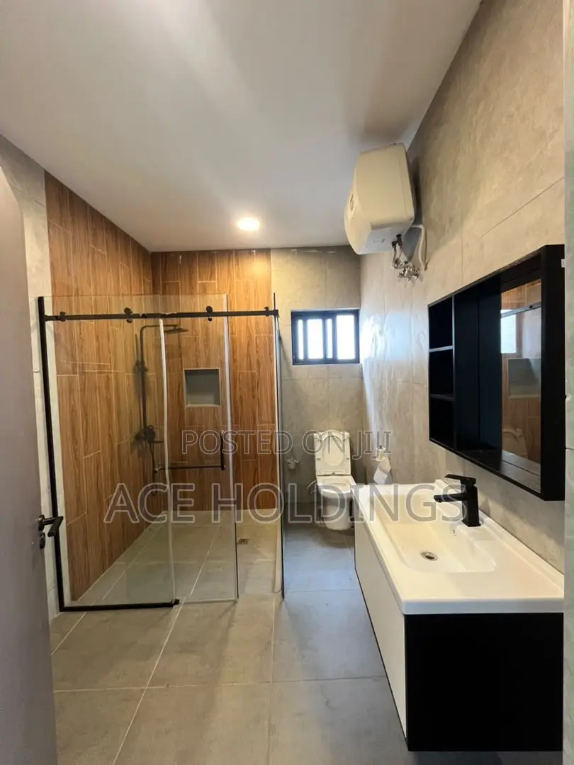 3bdrm Townhouse / Terrace in Adjiringanor, East Legon for rent