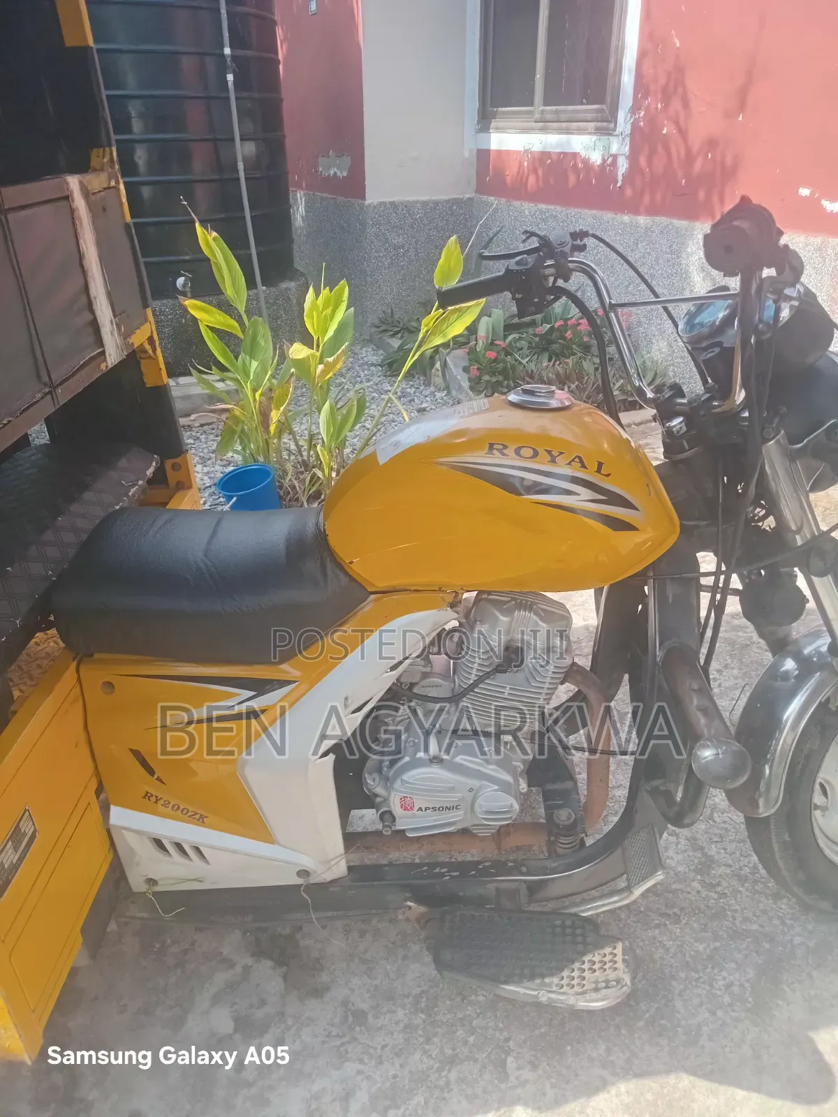 Royal Motorcycle 2021 Yellow
