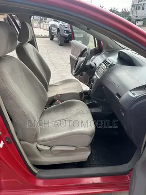 Toyota Vitz 1.3 FWD 3dr 2010 Red
