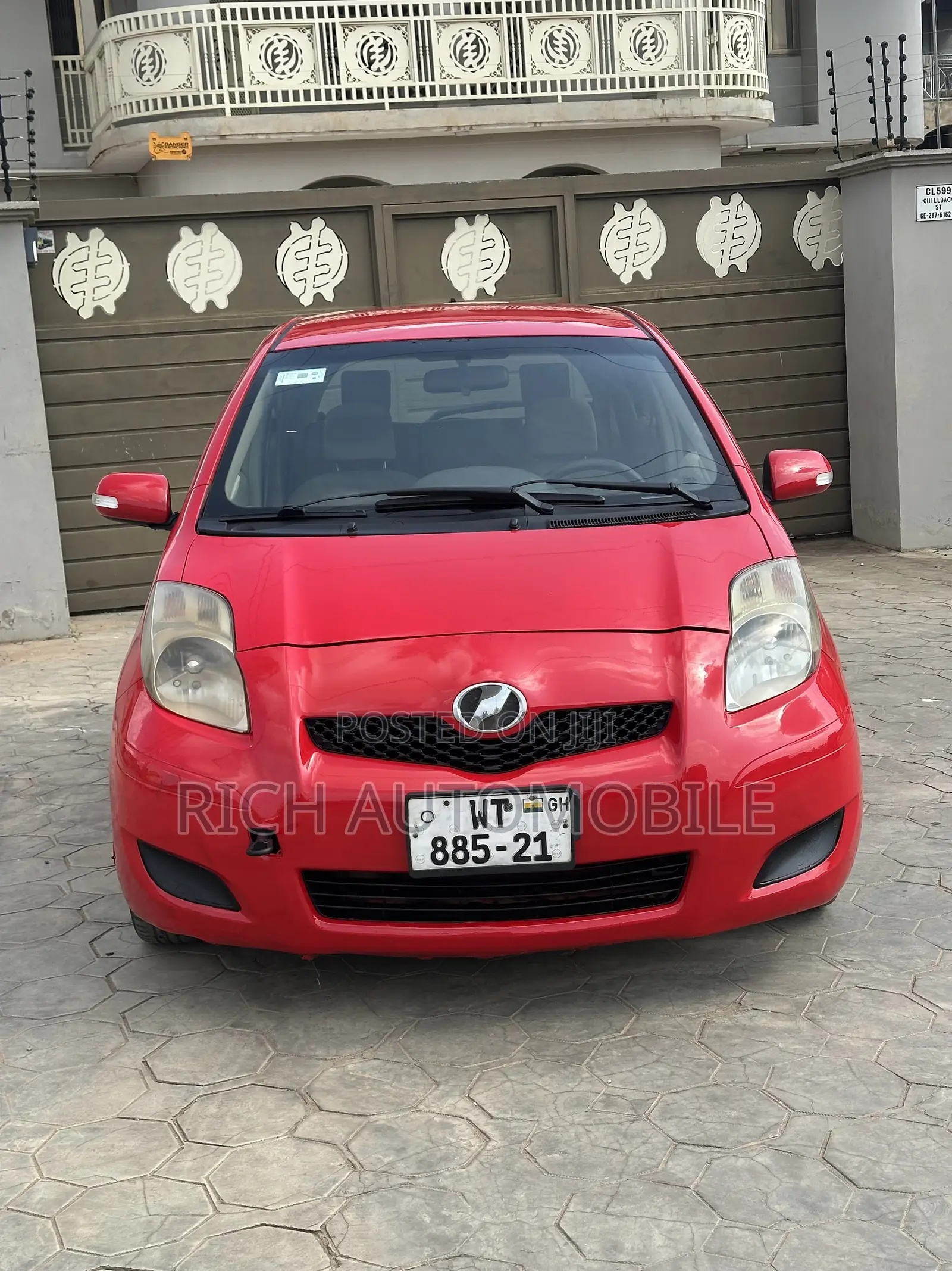Toyota Vitz 1.3 FWD 3dr 2010 Red