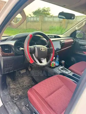 Toyota Hilux 2022 White