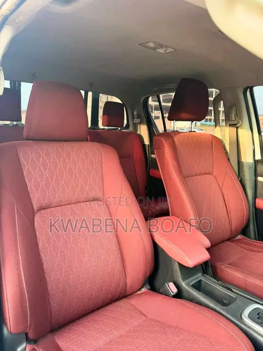 Toyota Hilux 2022 White