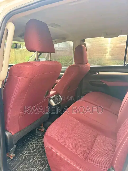 Toyota Hilux 2022 White