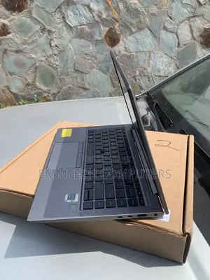 Laptop HP ZBook Firefly 14 G7 16GB Intel Core i5 SSD 512GB