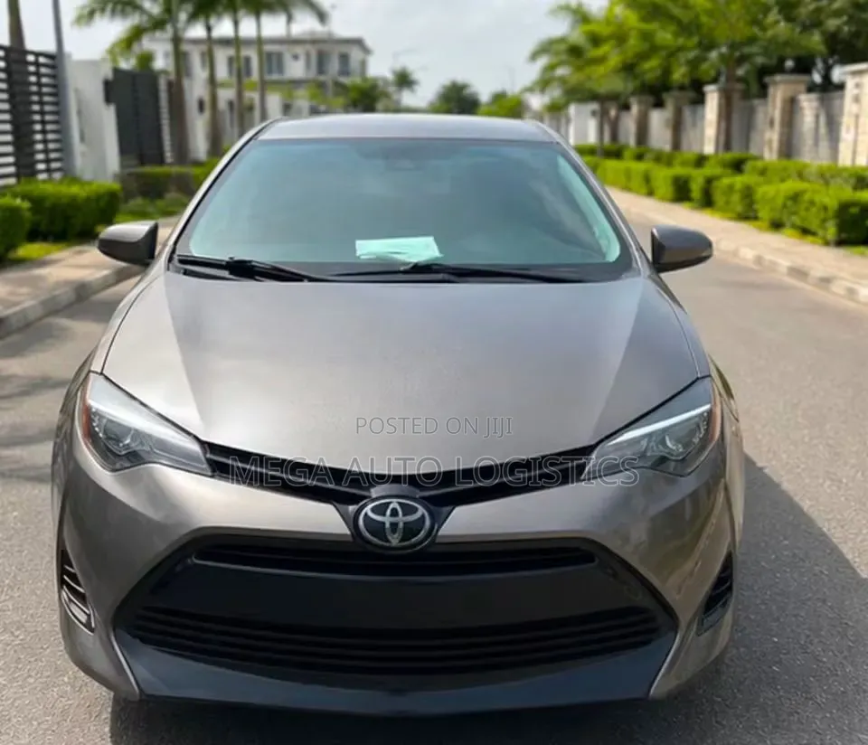 Toyota Corolla LE (1.8L 4cyl 2A) 2018 Gray