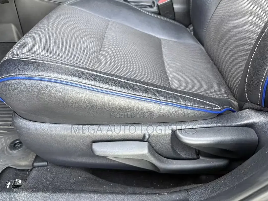 Toyota Corolla LE (1.8L 4cyl 2A) 2018 Gray