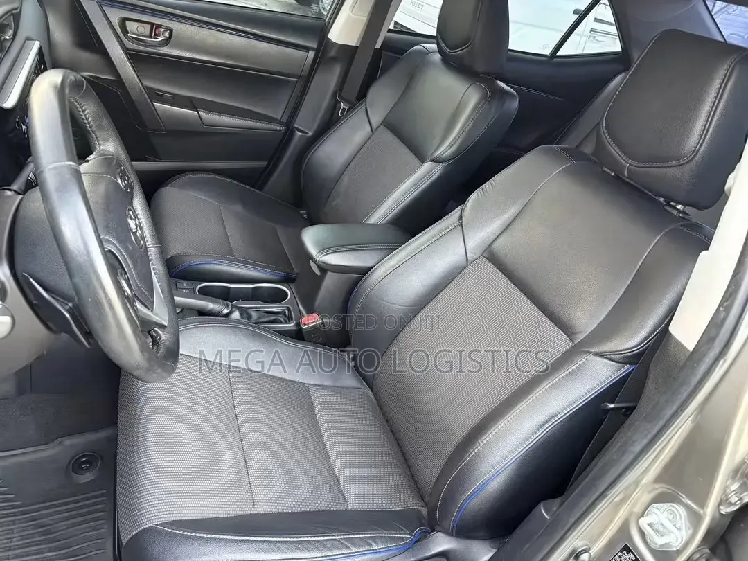 Toyota Corolla LE (1.8L 4cyl 2A) 2018 Gray