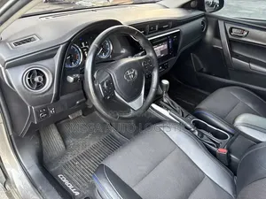 Toyota Corolla LE (1.8L 4cyl 2A) 2018 Gray