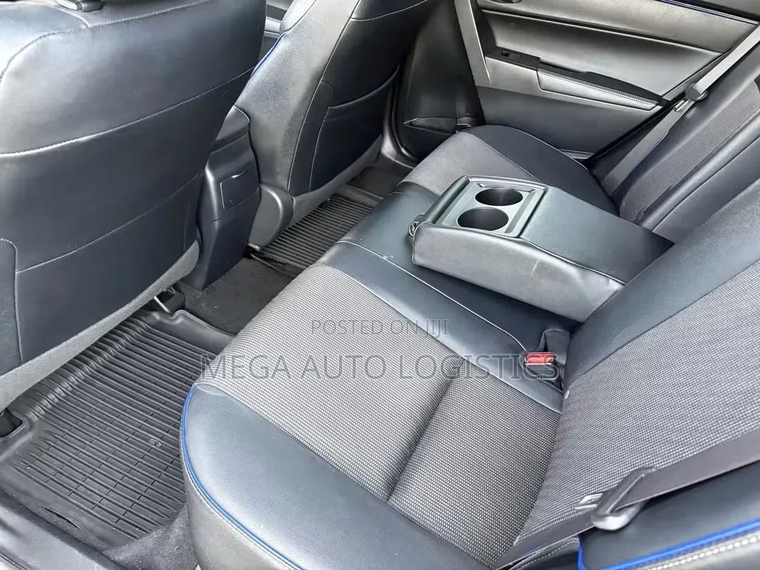 Toyota Corolla LE (1.8L 4cyl 2A) 2018 Gray