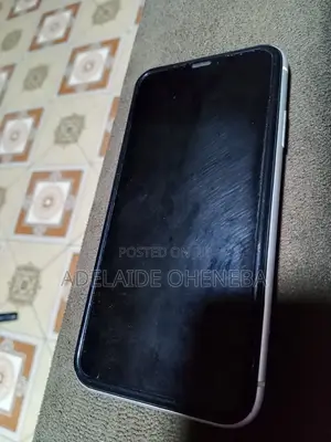 Apple iPhone XR 64 GB White