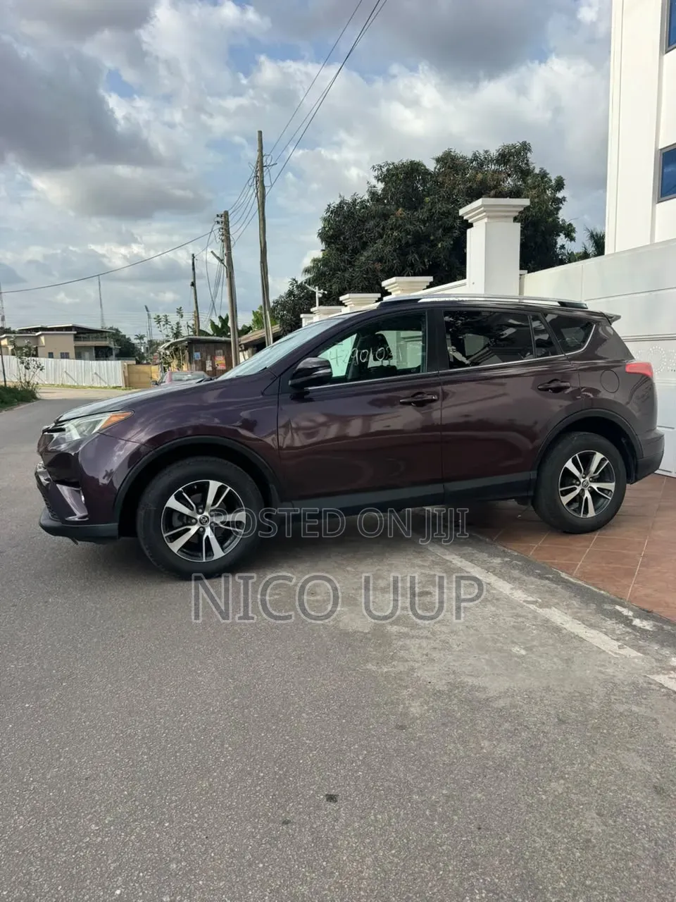 Toyota RAV4 XLE AWD (2.5L 4cyl 6A) 2017 Brown