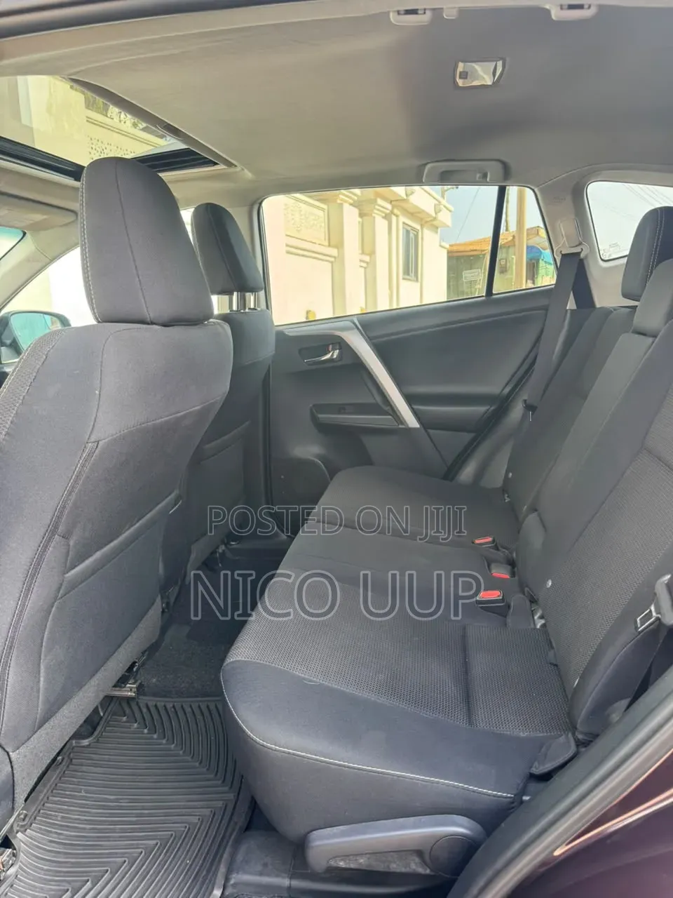 Toyota RAV4 XLE AWD (2.5L 4cyl 6A) 2017 Brown