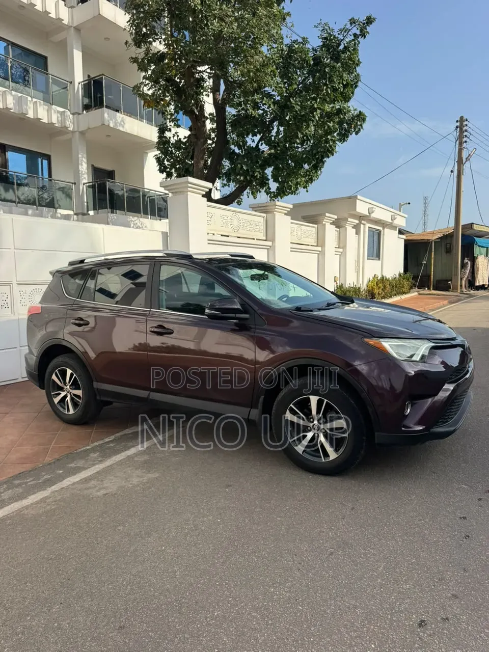 Toyota RAV4 XLE AWD (2.5L 4cyl 6A) 2017 Brown