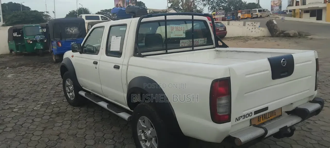 Nissan Hardbody 2012 White