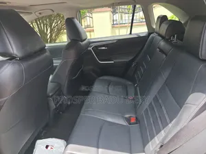 Toyota RAV4 XLE Premium 2021 Green