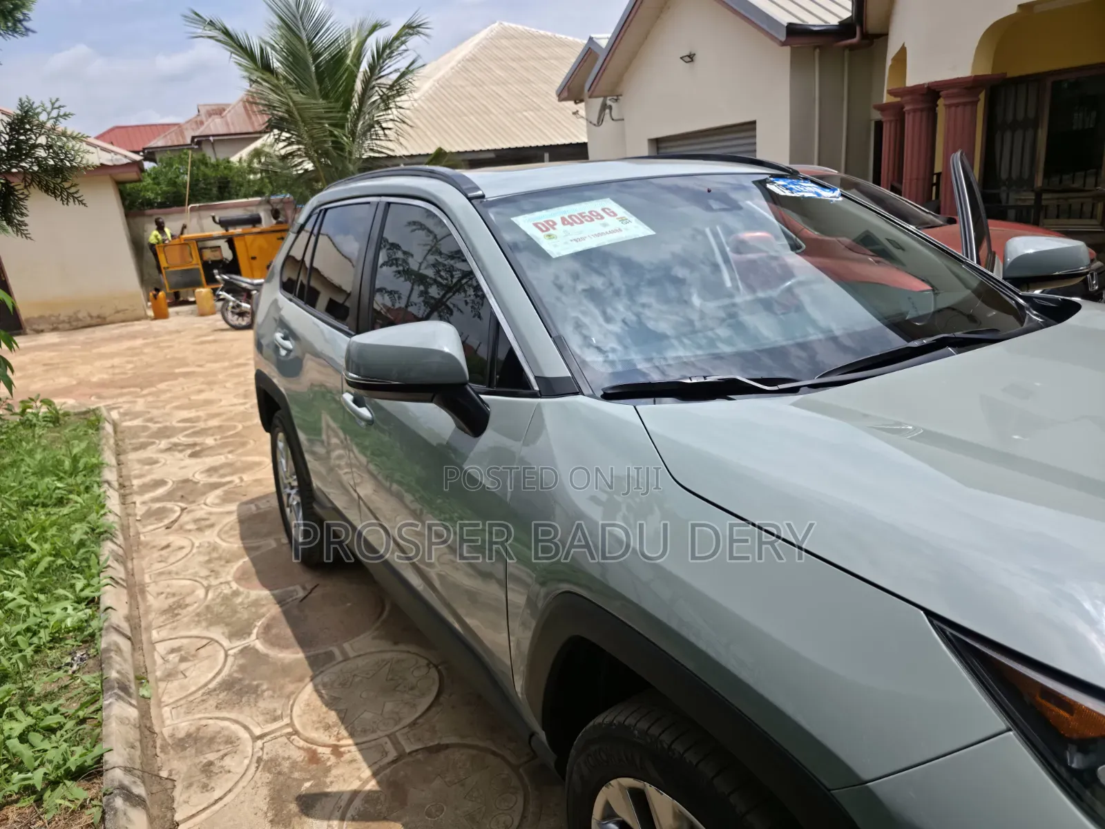Toyota RAV4 XLE Premium 2021 Green