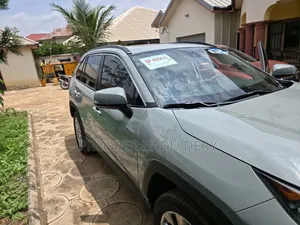 Toyota RAV4 XLE Premium 2021 Green