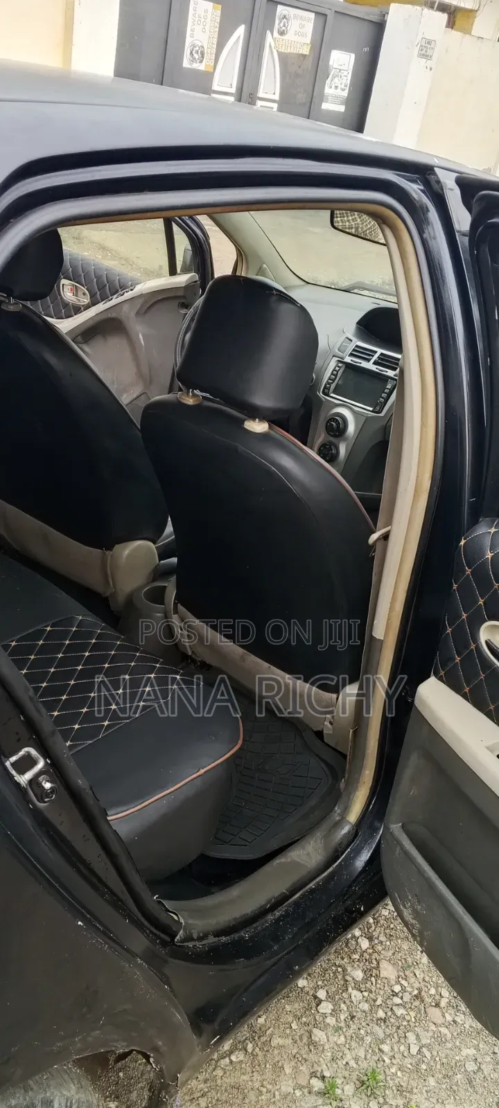 Toyota Vitz 1.0 FWD 3dr 2010 Black