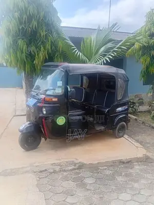 Bajaj RE 2022 Black