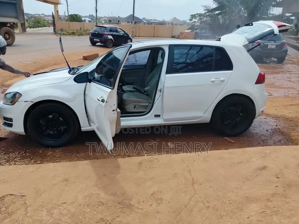 Volkswagen Golf TSI SE 4-Door FWD 2016 White