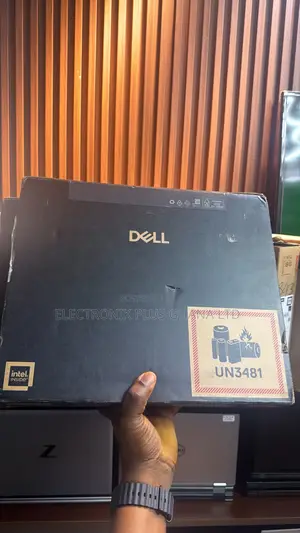 New Laptop Dell XPS 13 8GB Intel Core 5 SSD 512GB