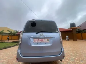 Toyota Voxy X 4WD 8-Seater 2011 Blue
