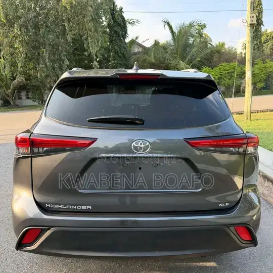 Toyota Highlander 2022 Gray