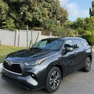 Toyota Highlander 2022 Gray