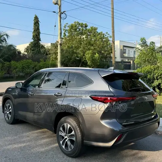 Toyota Highlander 2022 Gray
