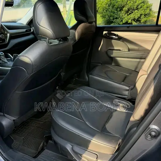 Toyota Highlander 2022 Gray