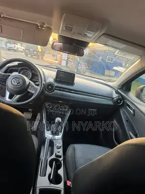 Toyota Yaris 2018 Red