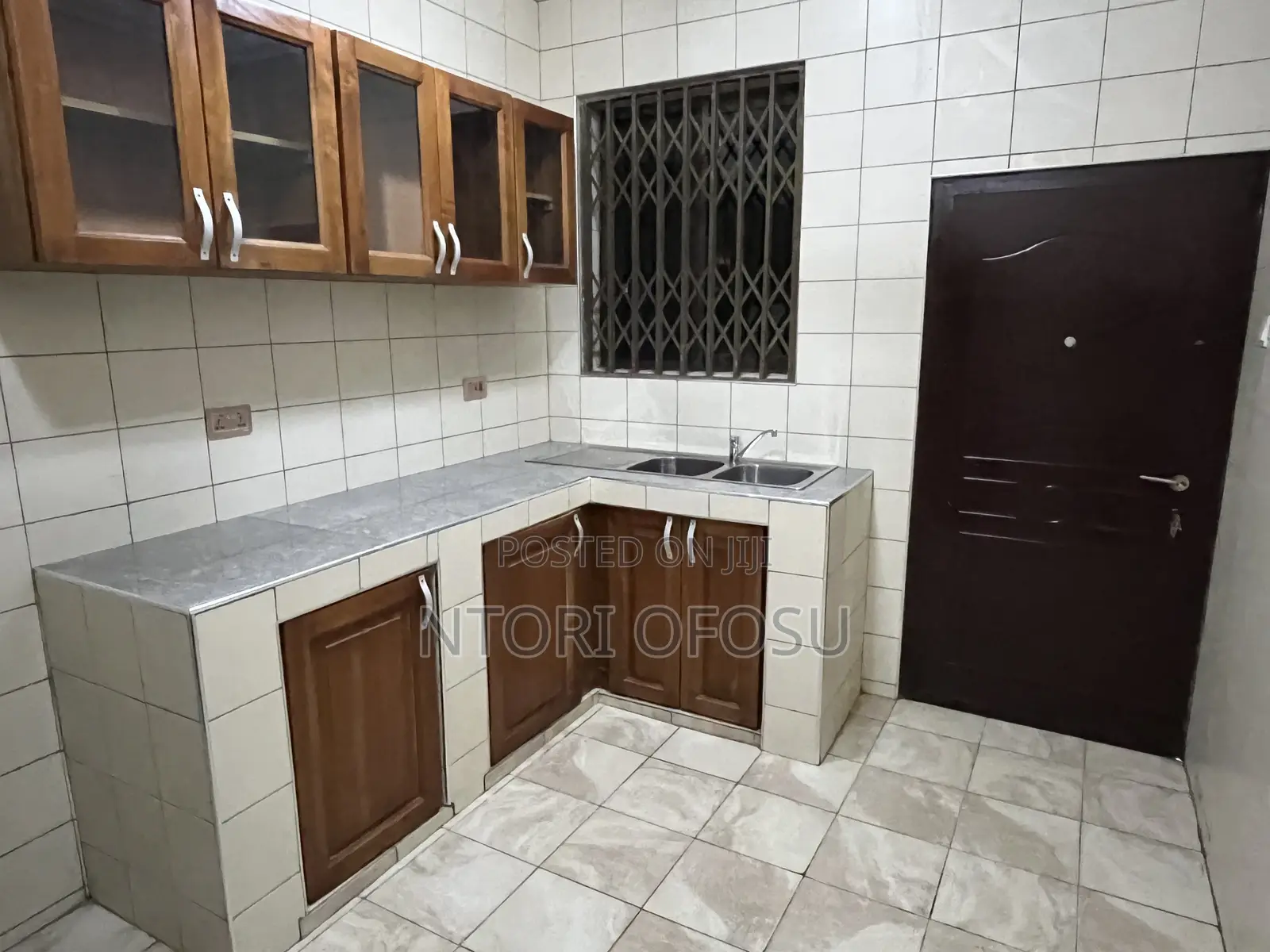 2bdrm Block of Flats in Papao for rent