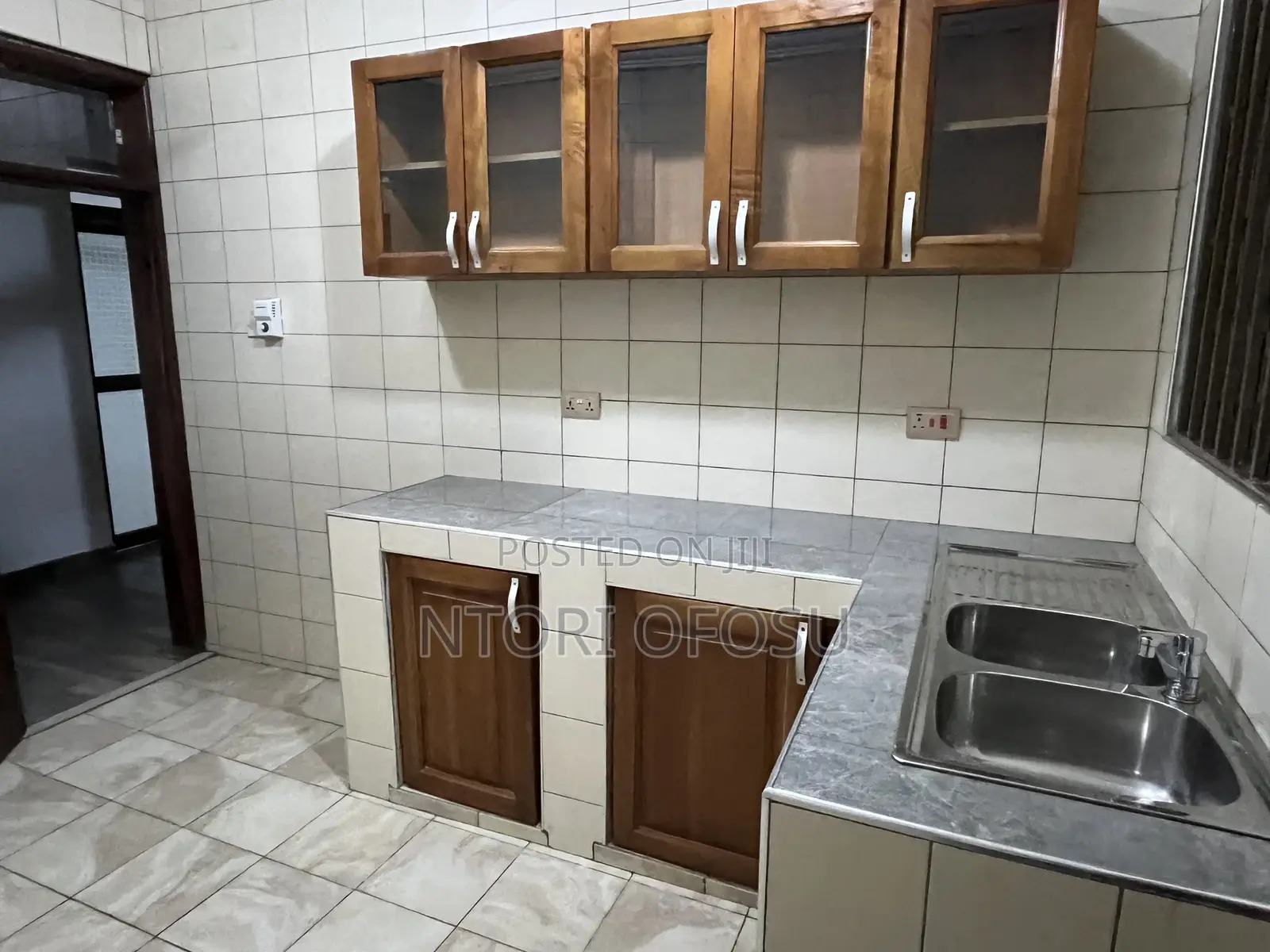 2bdrm Block of Flats in Papao for rent