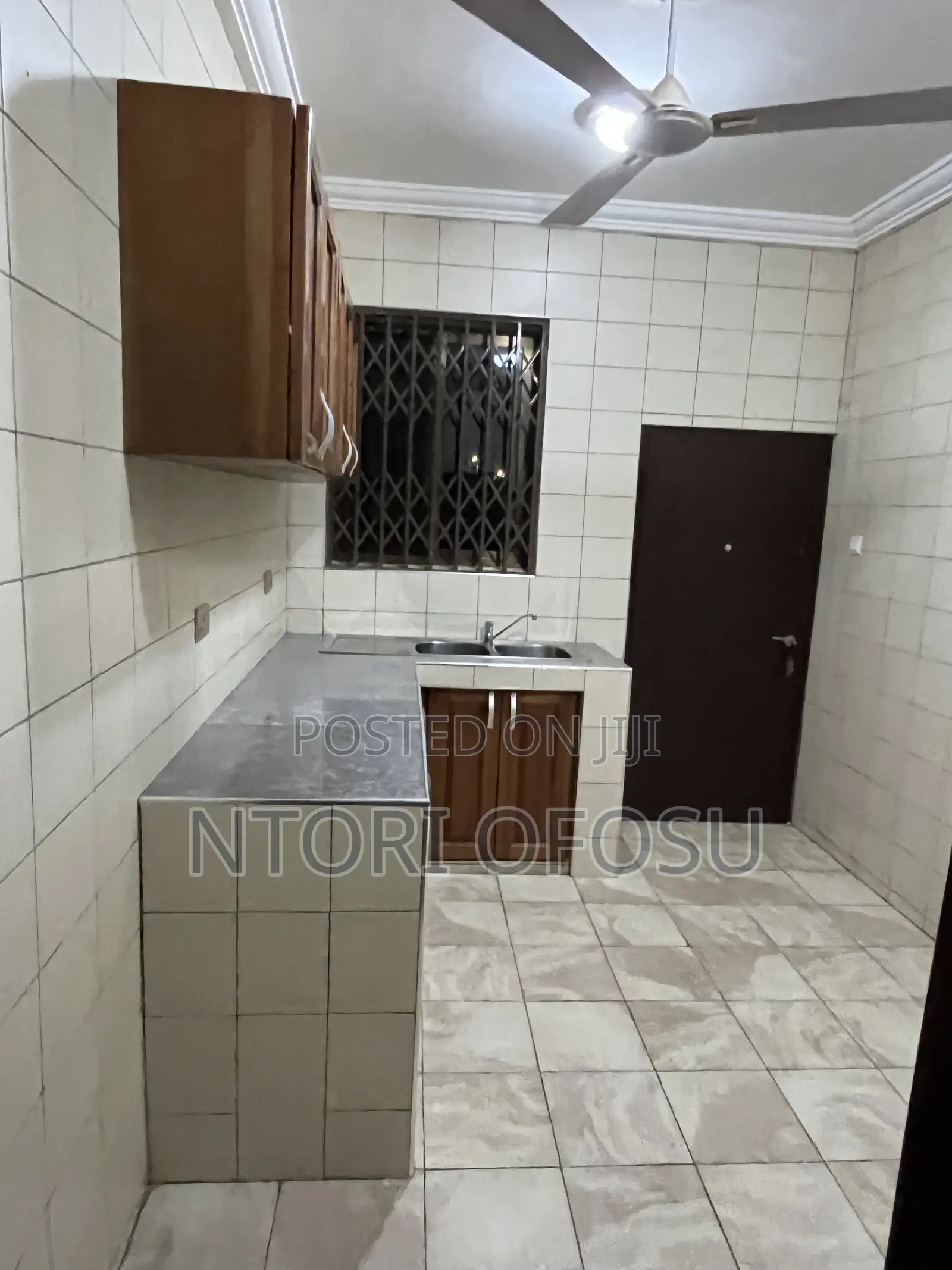 2bdrm Block of Flats in Papao for rent