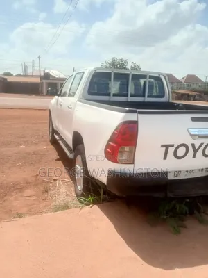Toyota Hilux 2012 White
