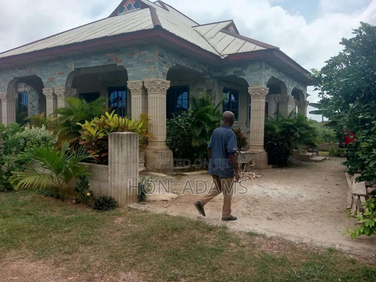 4bdrm Apartment in Nyataase Estate, Ejisu-Juaben Municipal for sale