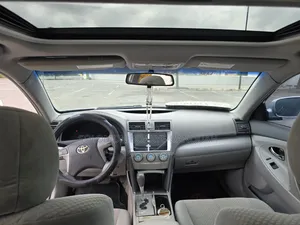 Toyota Camry XLE 4dr Sedan (2.5L 4cyl 6AM) 2010 Silver