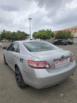 Toyota Camry XLE 4dr Sedan (2.5L 4cyl 6AM) 2010 Silver