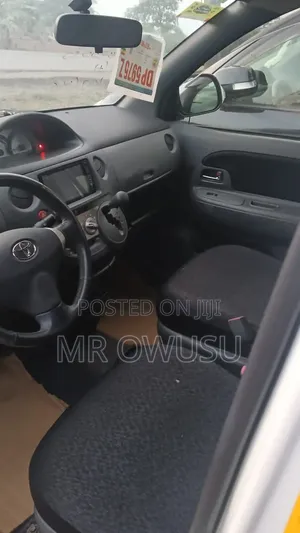 Toyota Sienta 1.5 AWD 2012 Pearl